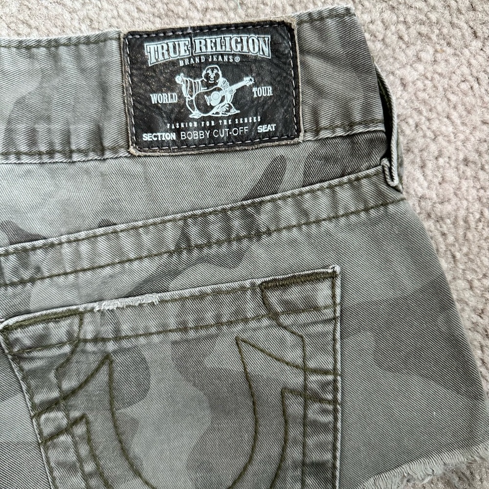True Religion Bobby Cut Off Shorts - Picture 5 of 6